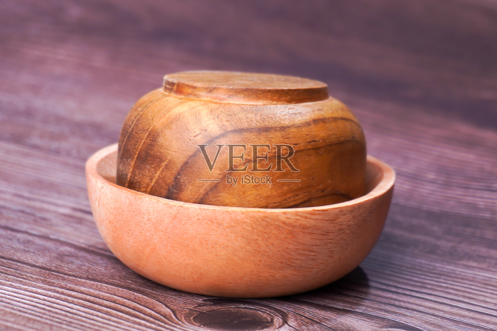 用棕色木头做成的餐厅照片摄影图片