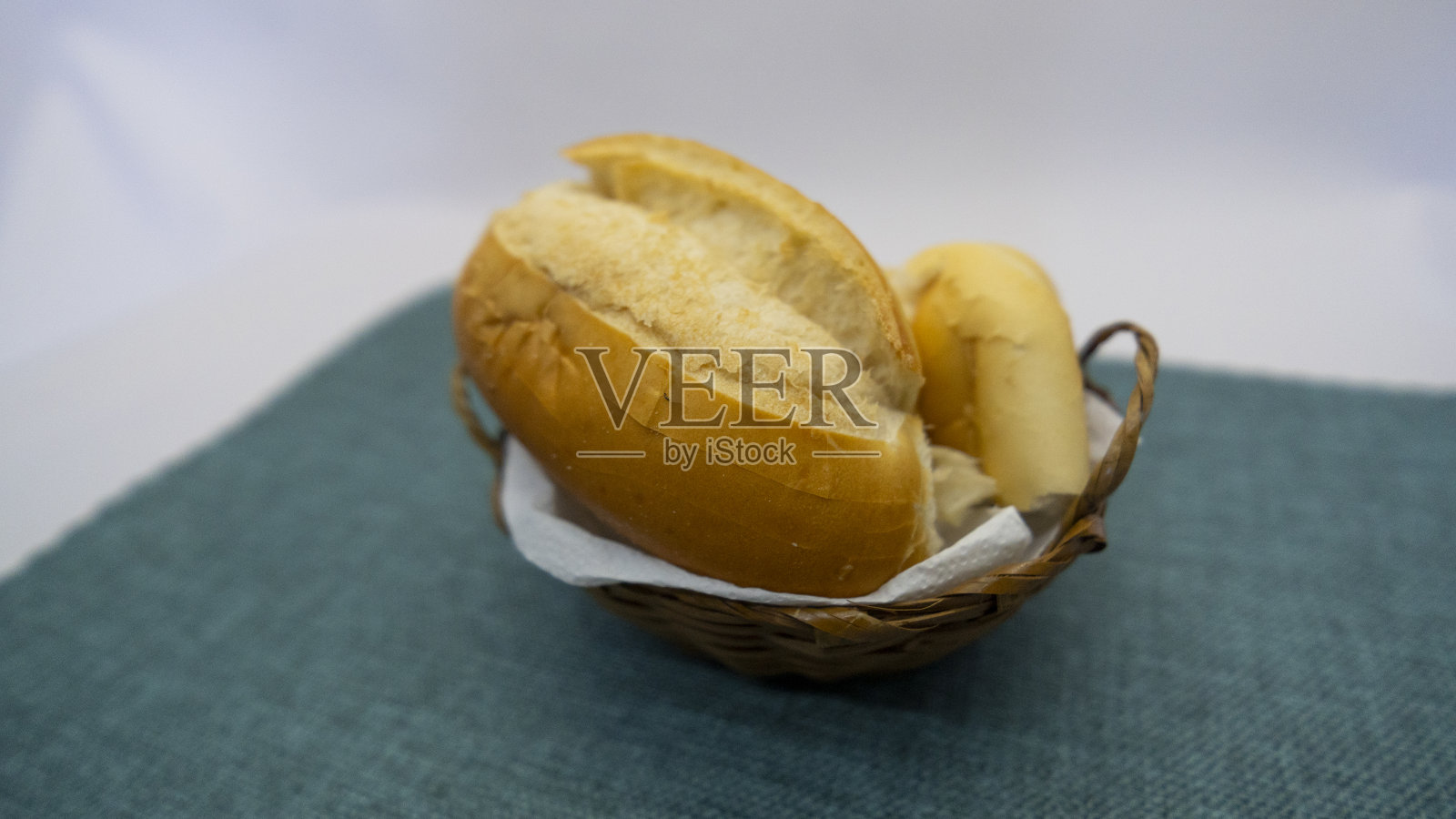 巴西人吃的传统法式面包照片摄影图片