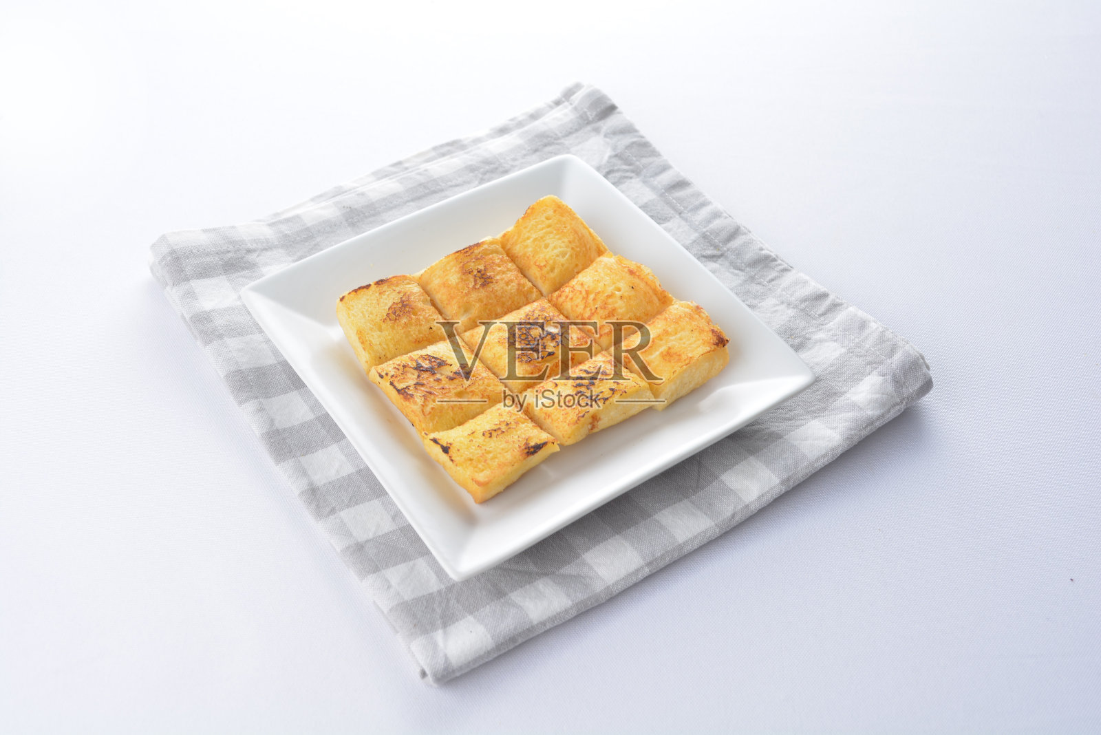 法式吐司炸蛋搭配半熟鸡蛋和咖啡照片摄影图片