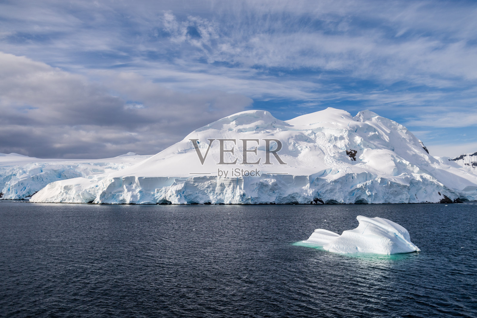 格雷厄姆通道附近的南极景观照片摄影图片