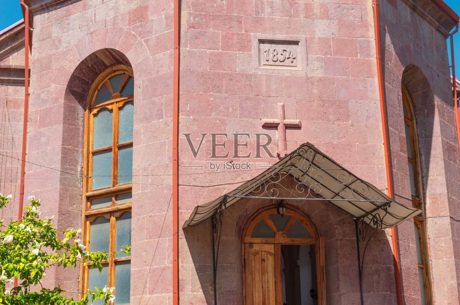 建筑是位于Goygol市的路德教会圣约翰教堂，地点-阿塞拜疆西部照片摄影图片