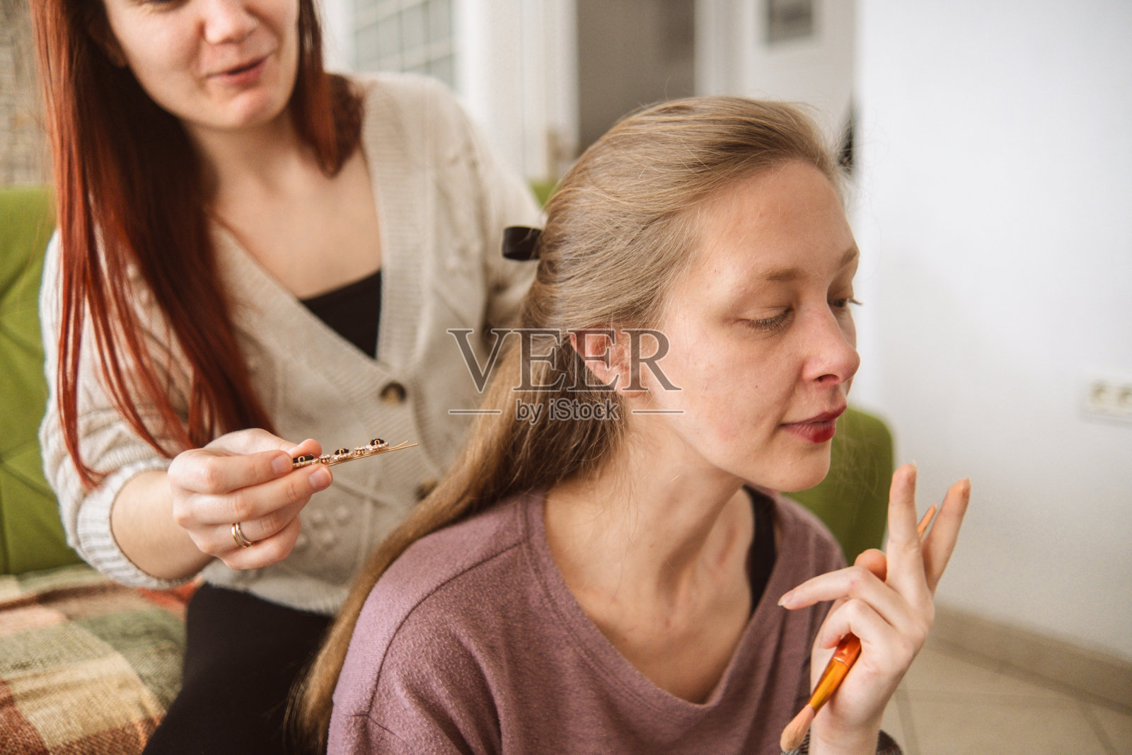 有时候你只需要化点妆，换个新发型照片摄影图片