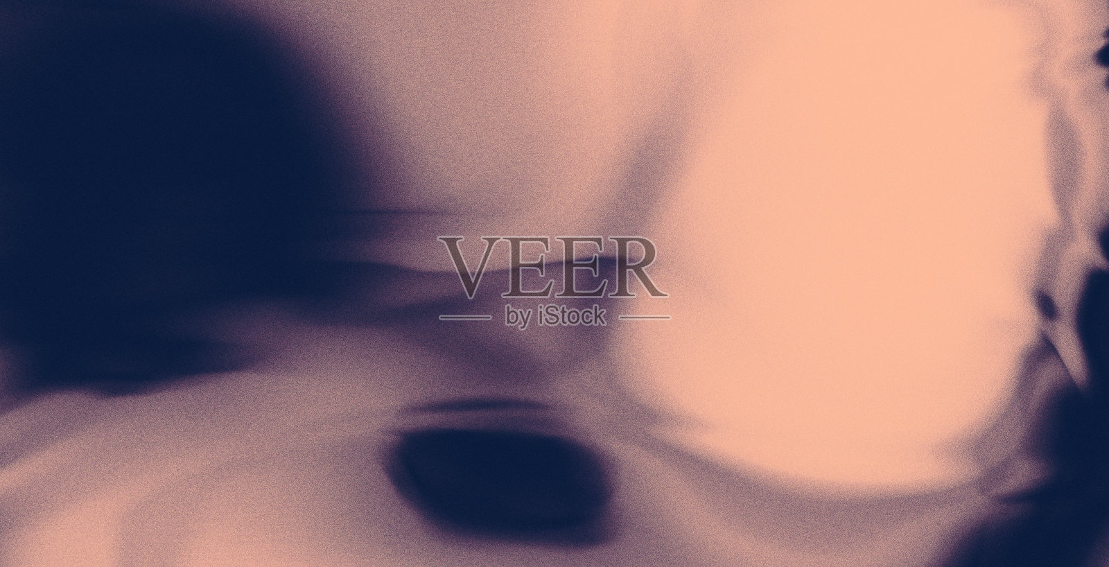 4K美丽的彩色渐变背景与噪音。抽象粉彩全息模糊颗粒渐变横幅背景纹理彩色数字颗粒软噪效果怀旧，复古，复古照片摄影图片