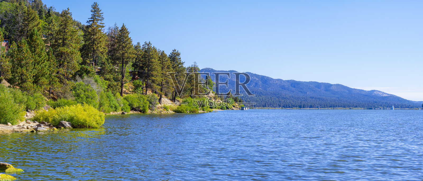 加州圣贝纳迪诺山脉的大熊湖照片摄影图片