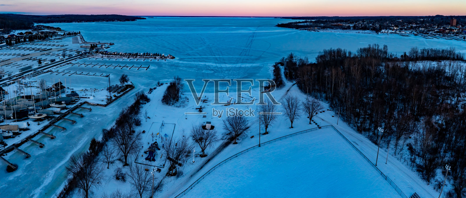 冬天的米德兰湾，加拿大安大略省照片摄影图片