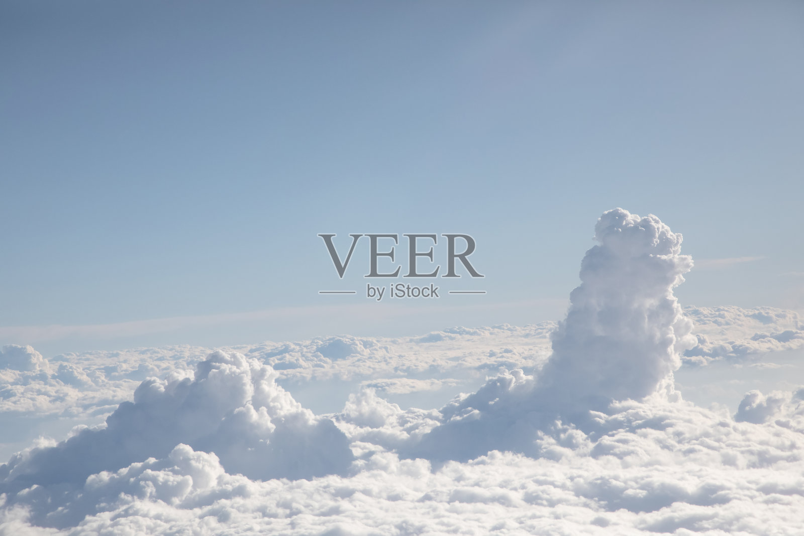 从飞机窗口看到的日出在纹理云之上照片摄影图片