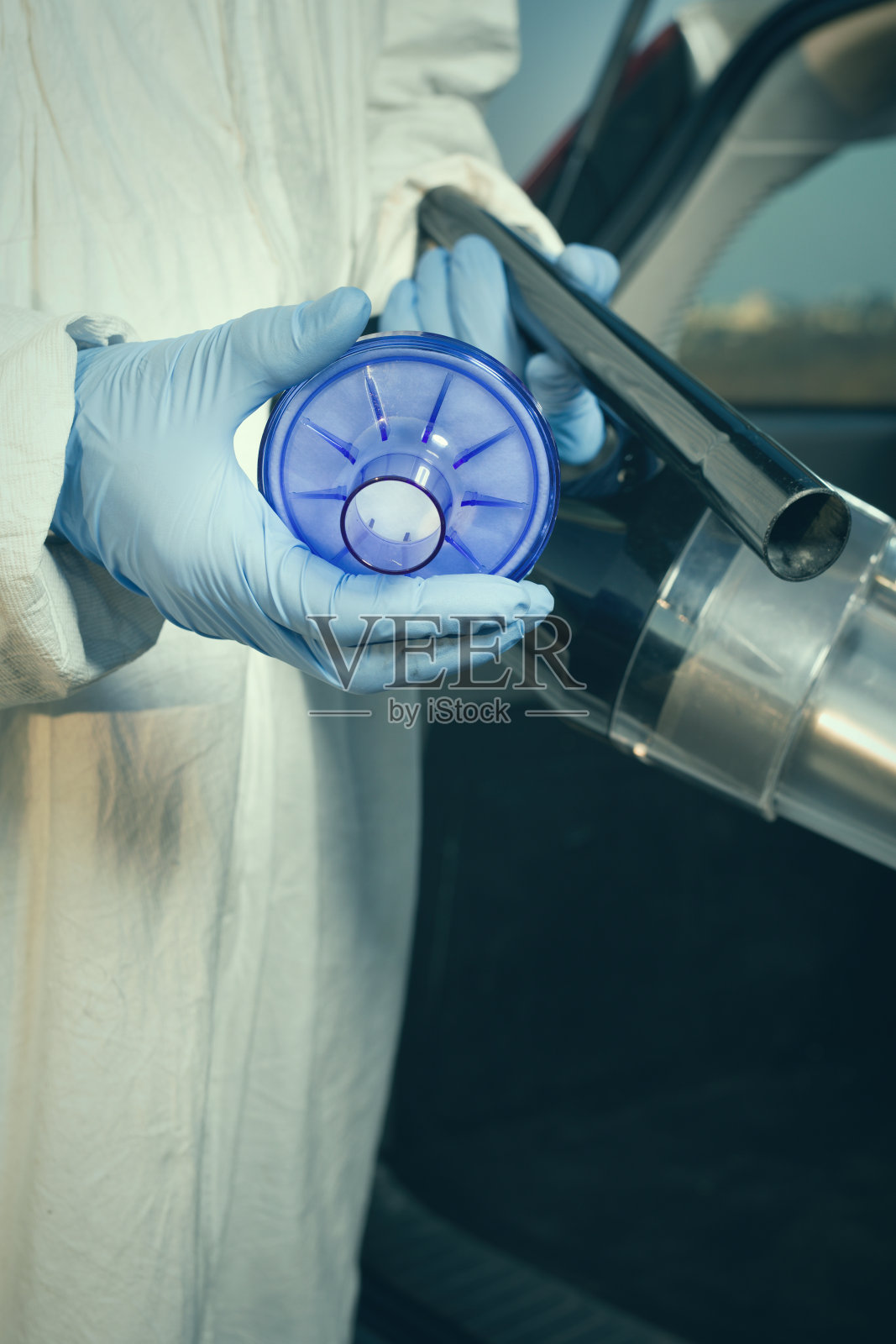 CSI -技术员工作与特殊的微颗粒过滤真空照片摄影图片