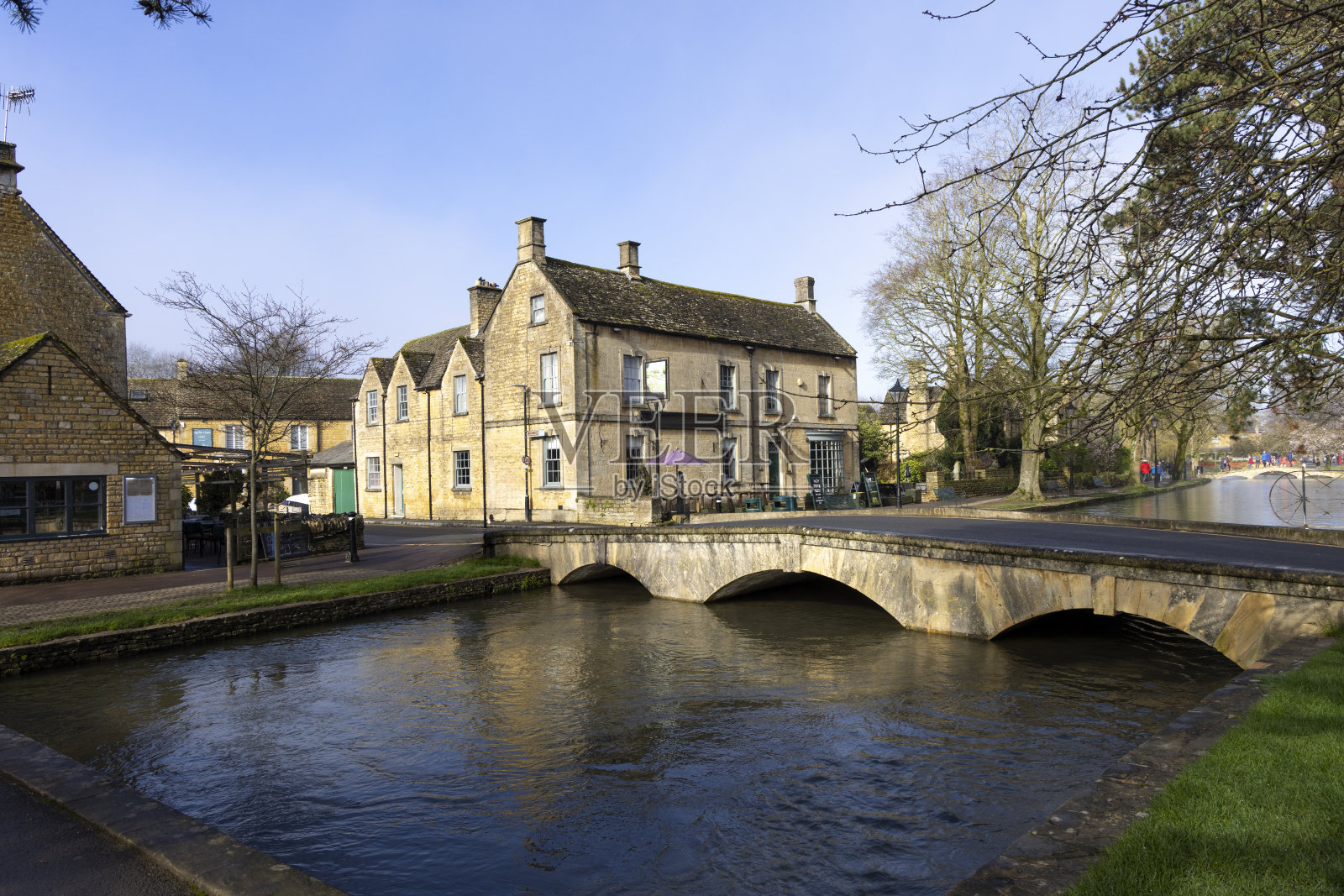 水上伯顿的朦胧早晨照片摄影图片