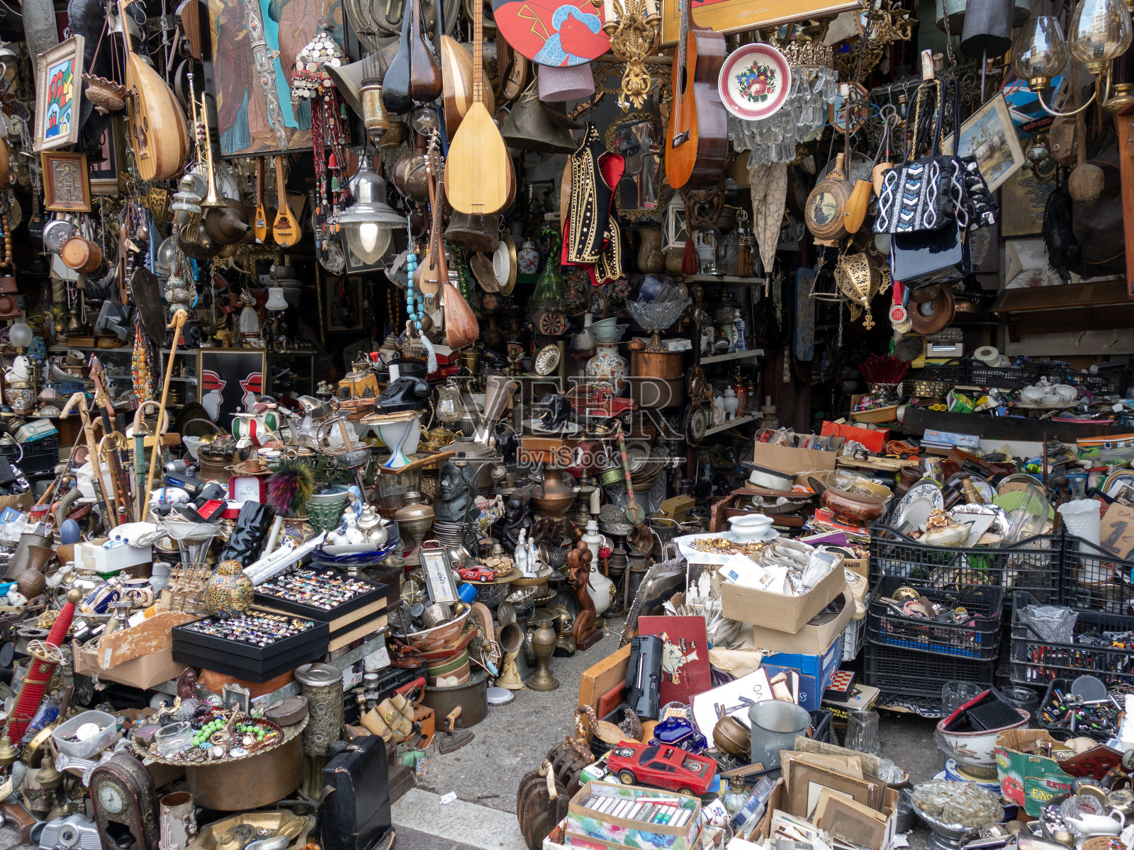 希腊雅典街头市场上出售的古董照片摄影图片