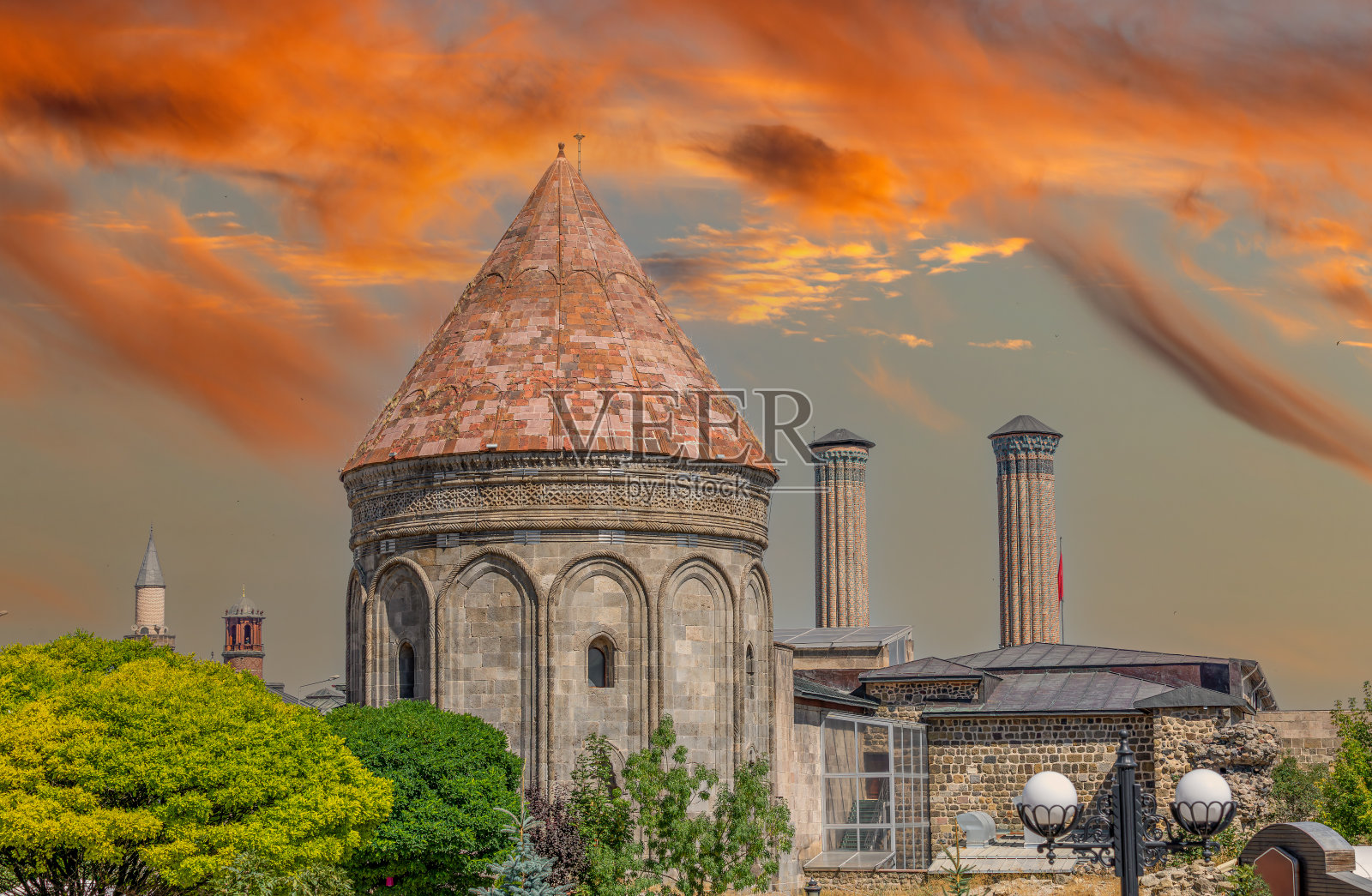 双尖塔伊斯兰学校照片摄影图片