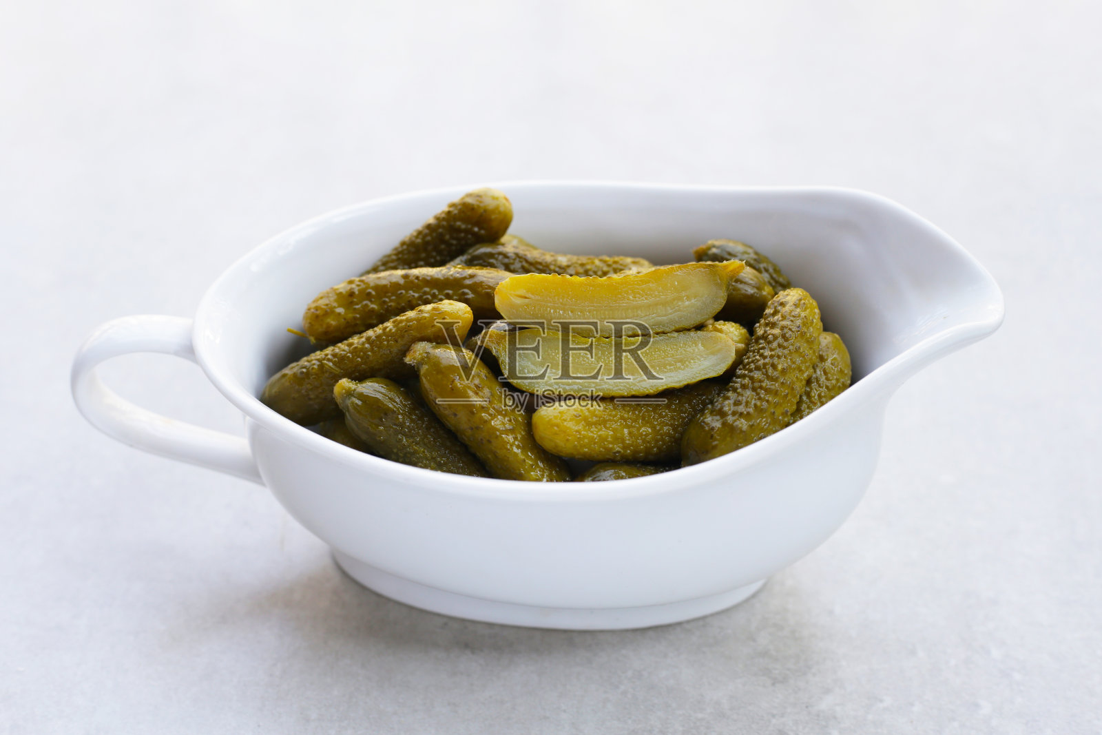 美味的腌黄瓜。发酵的蔬菜照片摄影图片