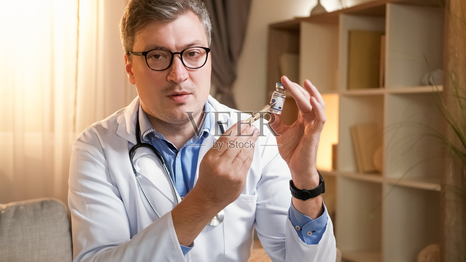 医药指导人员标记瓶办公室照片摄影图片