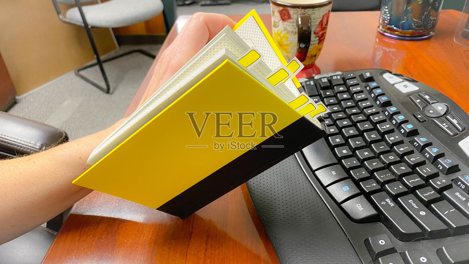 标签:在书中用来标记书页的标签照片摄影图片