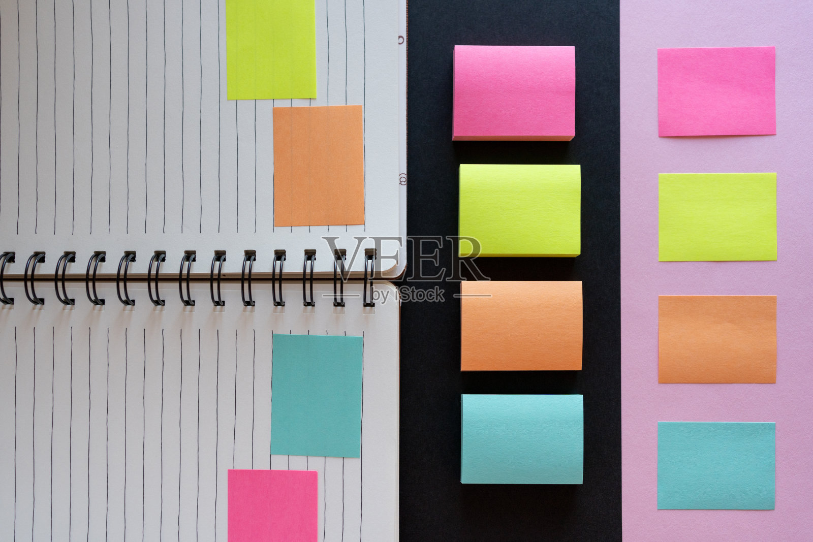 用彩色贴在家里照片摄影图片