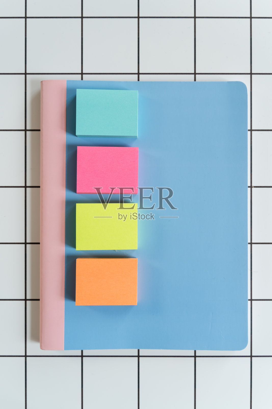 彩色便签蓝板，组织和规划工具照片摄影图片