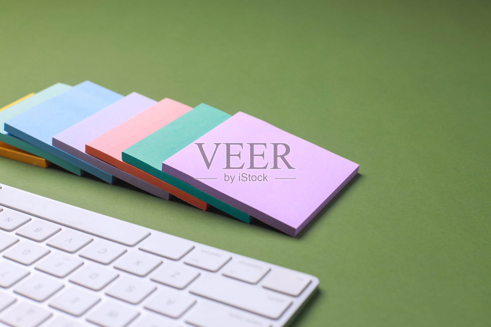 彩色纸笔记照片摄影图片