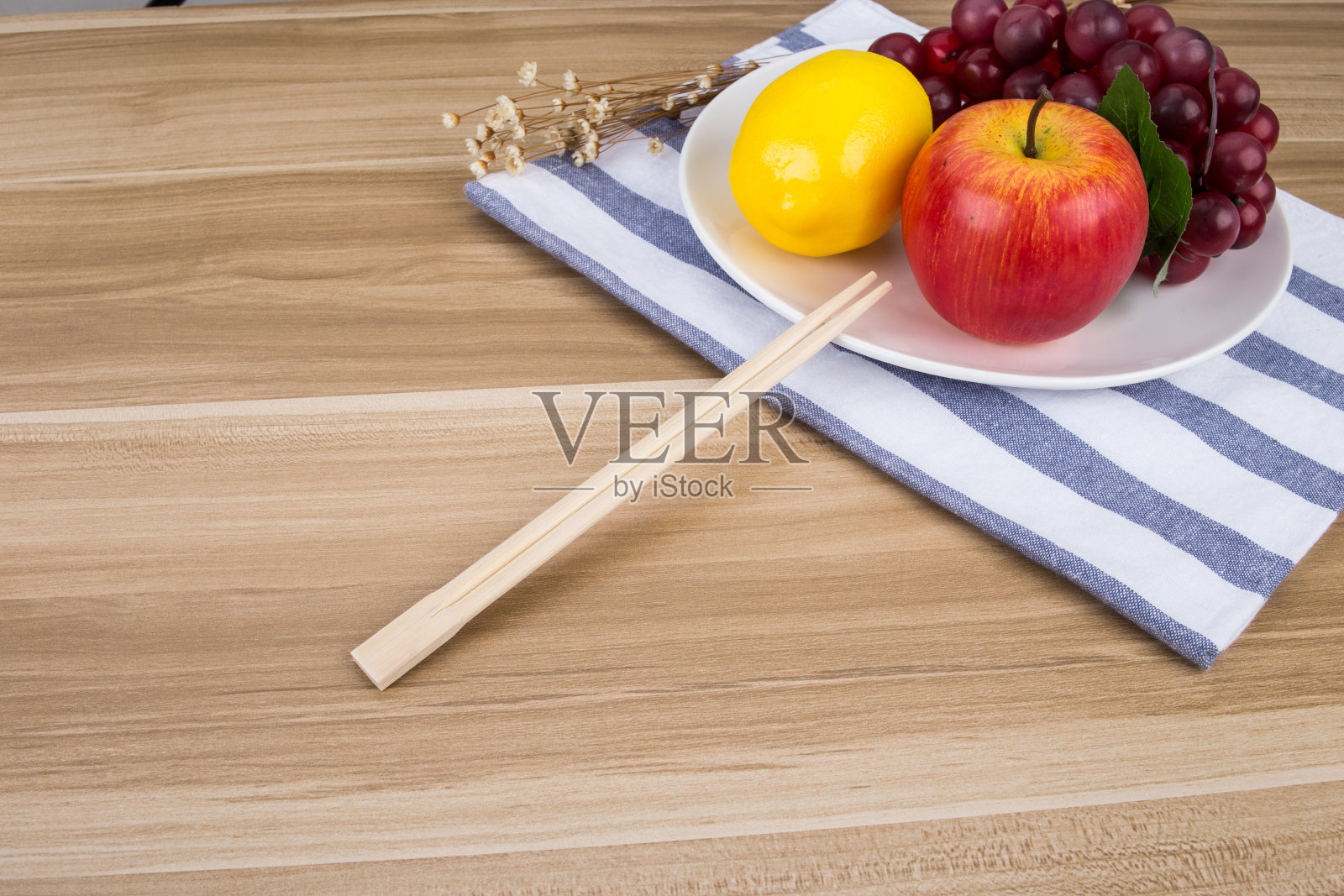 一次性外卖餐具套装照片摄影图片