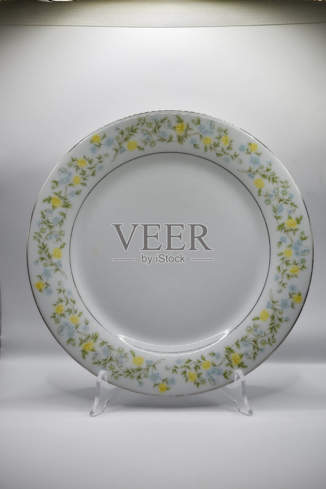 复古陶器套装与花卉图案照片摄影图片