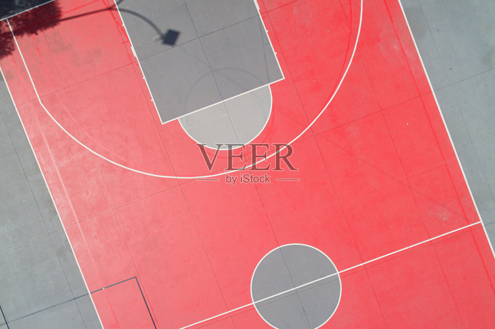 公共篮球场的无人机俯视图照片摄影图片