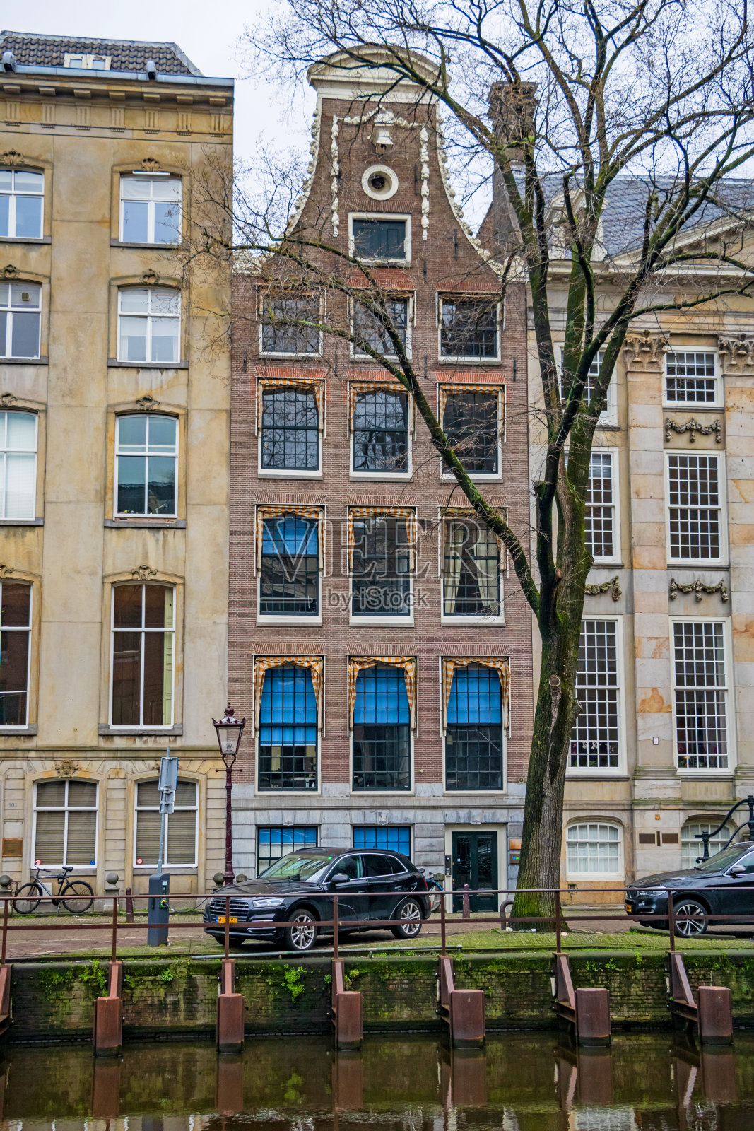 阿姆斯特丹冬季的传统荷兰建筑照片摄影图片