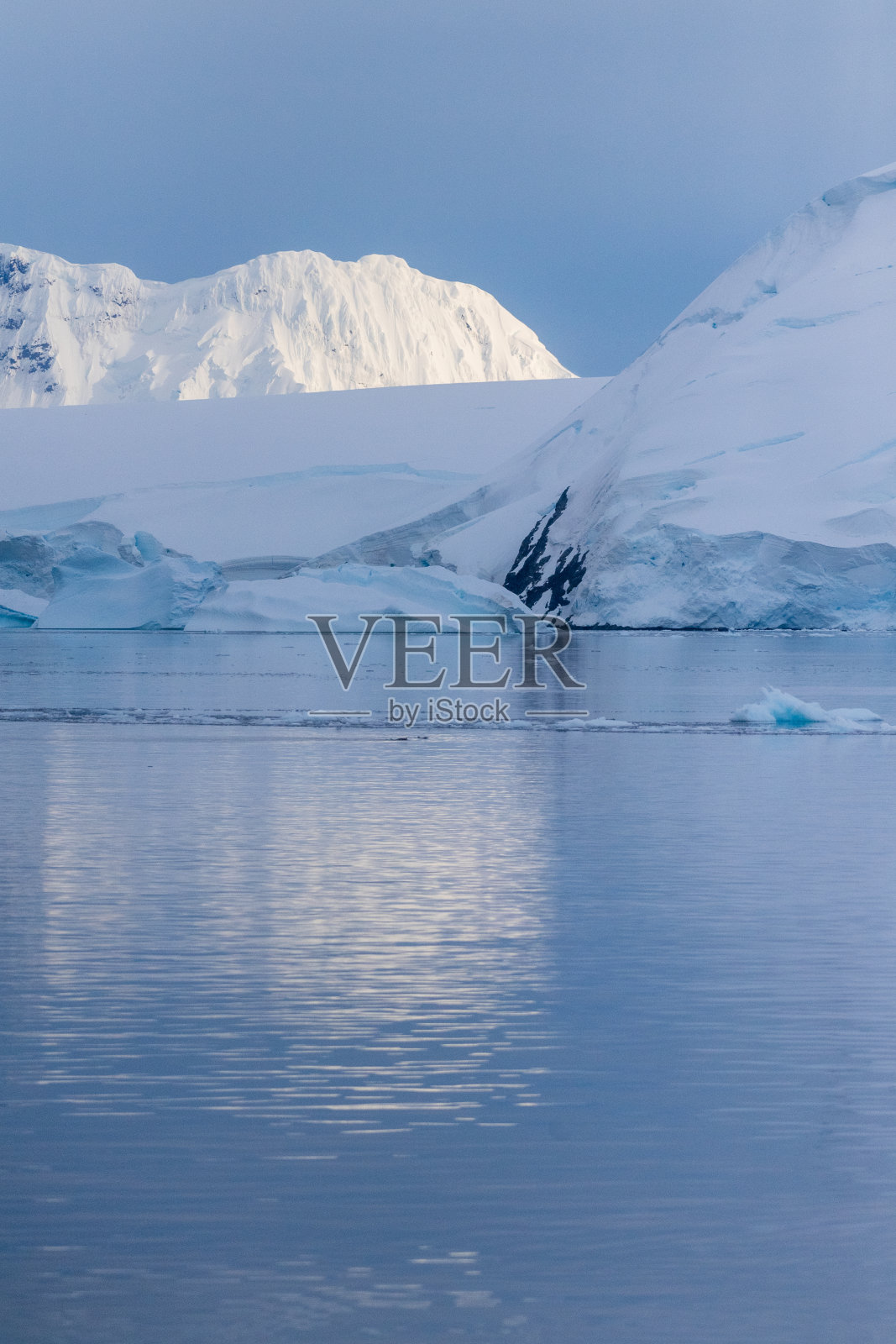 靠近丹科岛的南极景观照片摄影图片