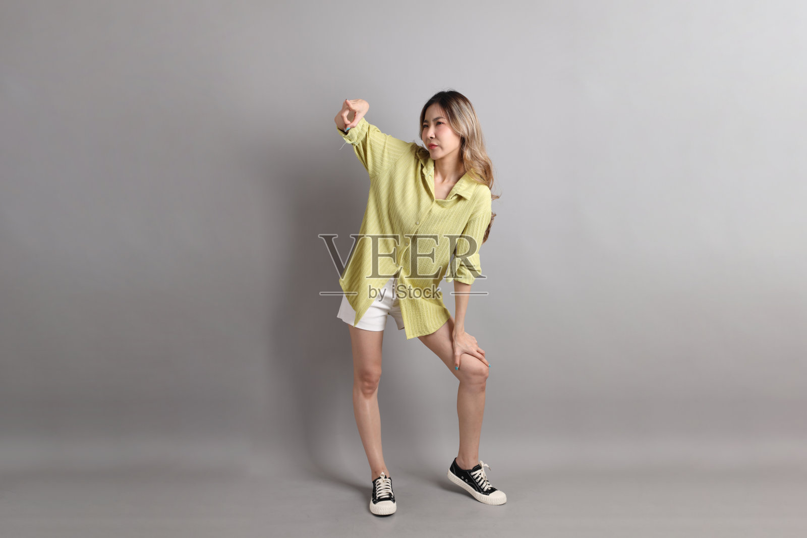 年轻女子照片摄影图片