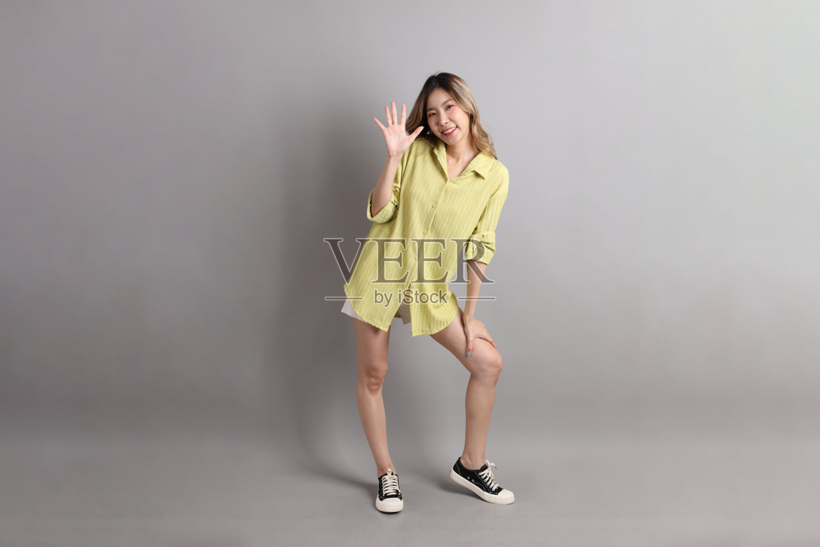 年轻女子照片摄影图片