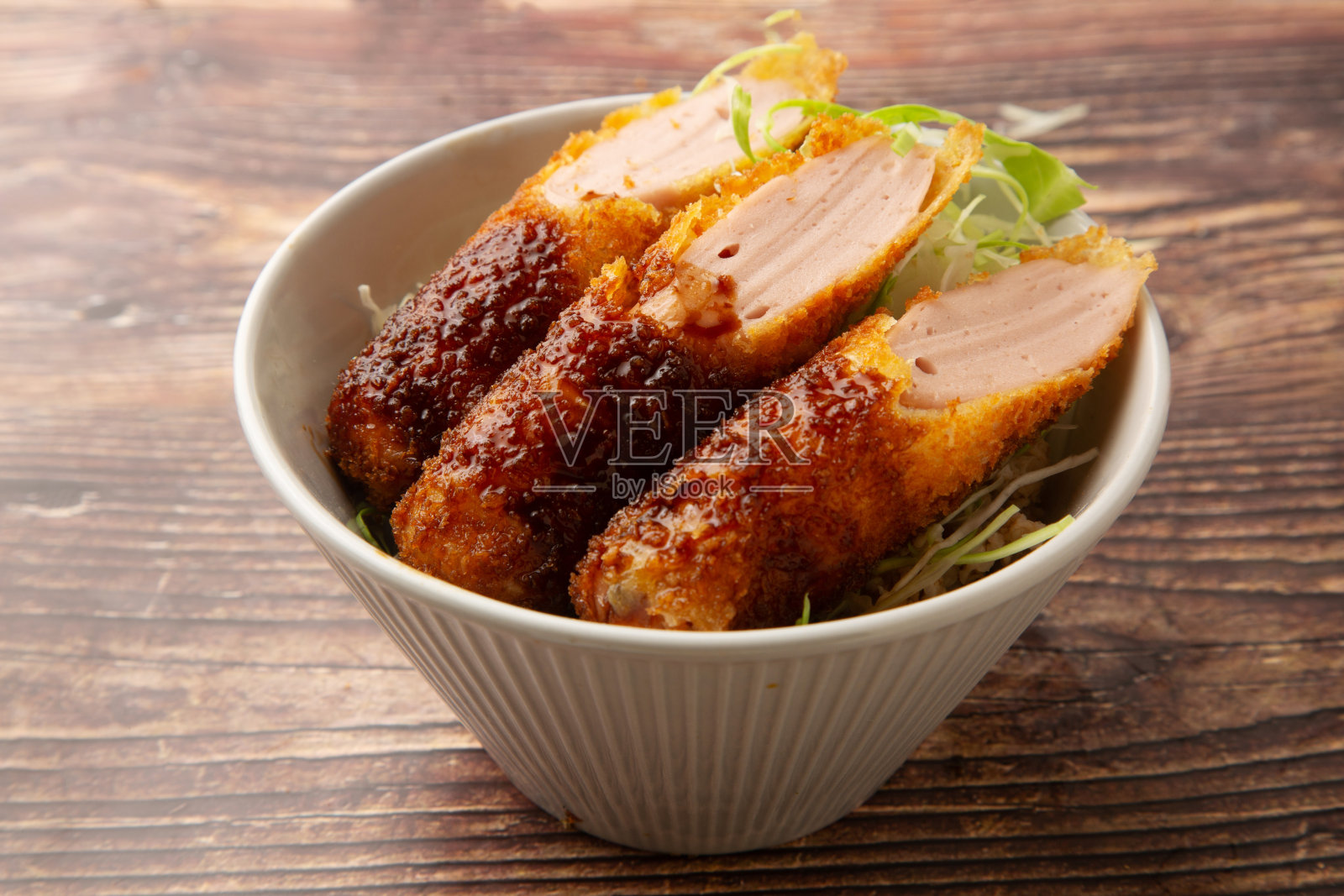 一碗鱼肠排照片摄影图片