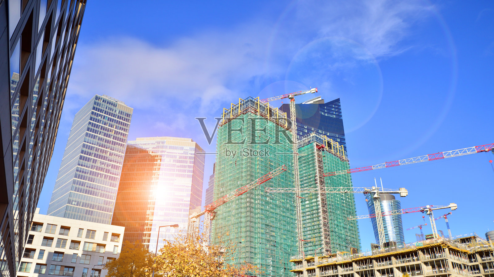 新的多层公寓楼正在建设中照片摄影图片