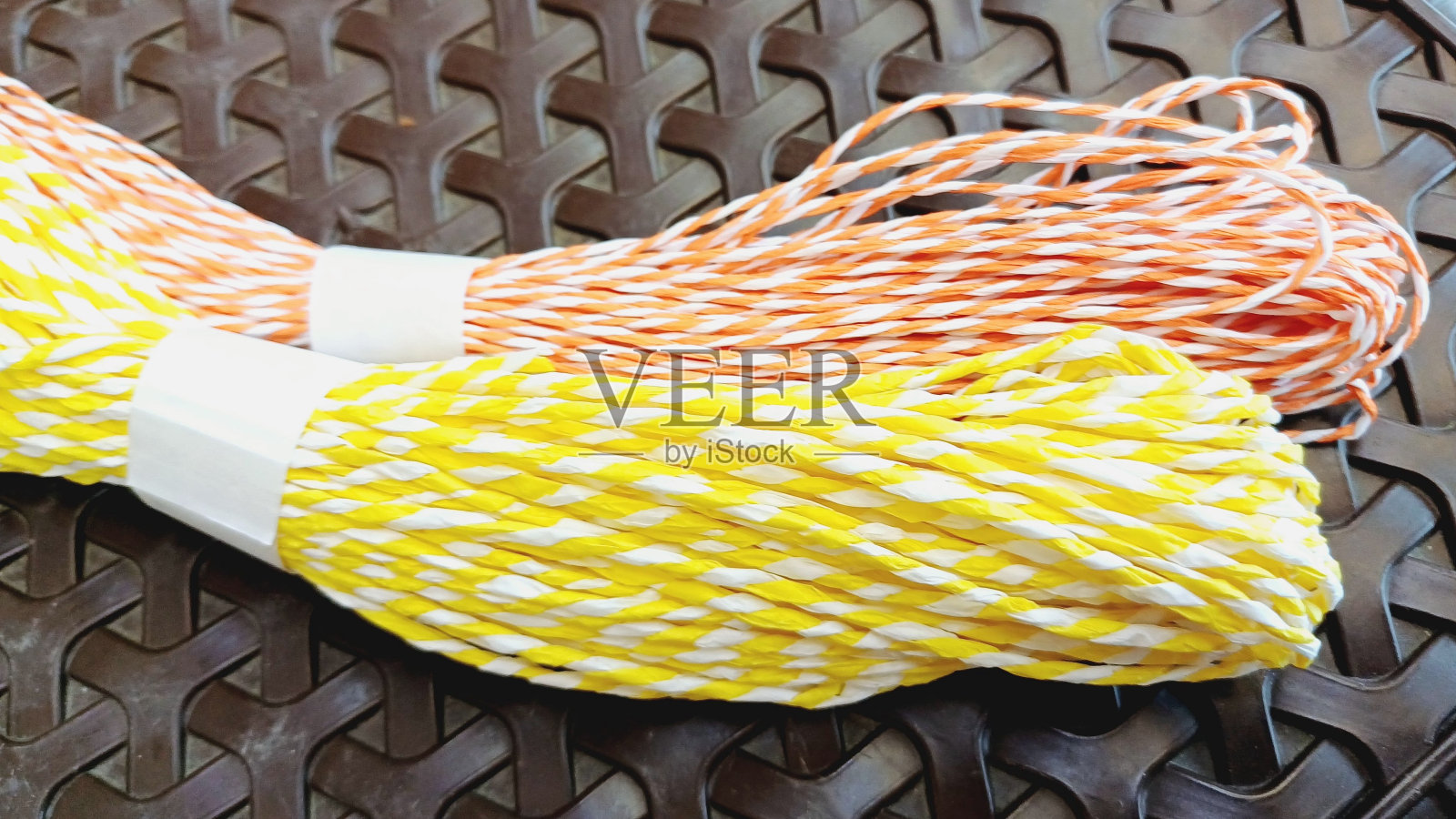 黄色和橙色的绳子照片摄影图片