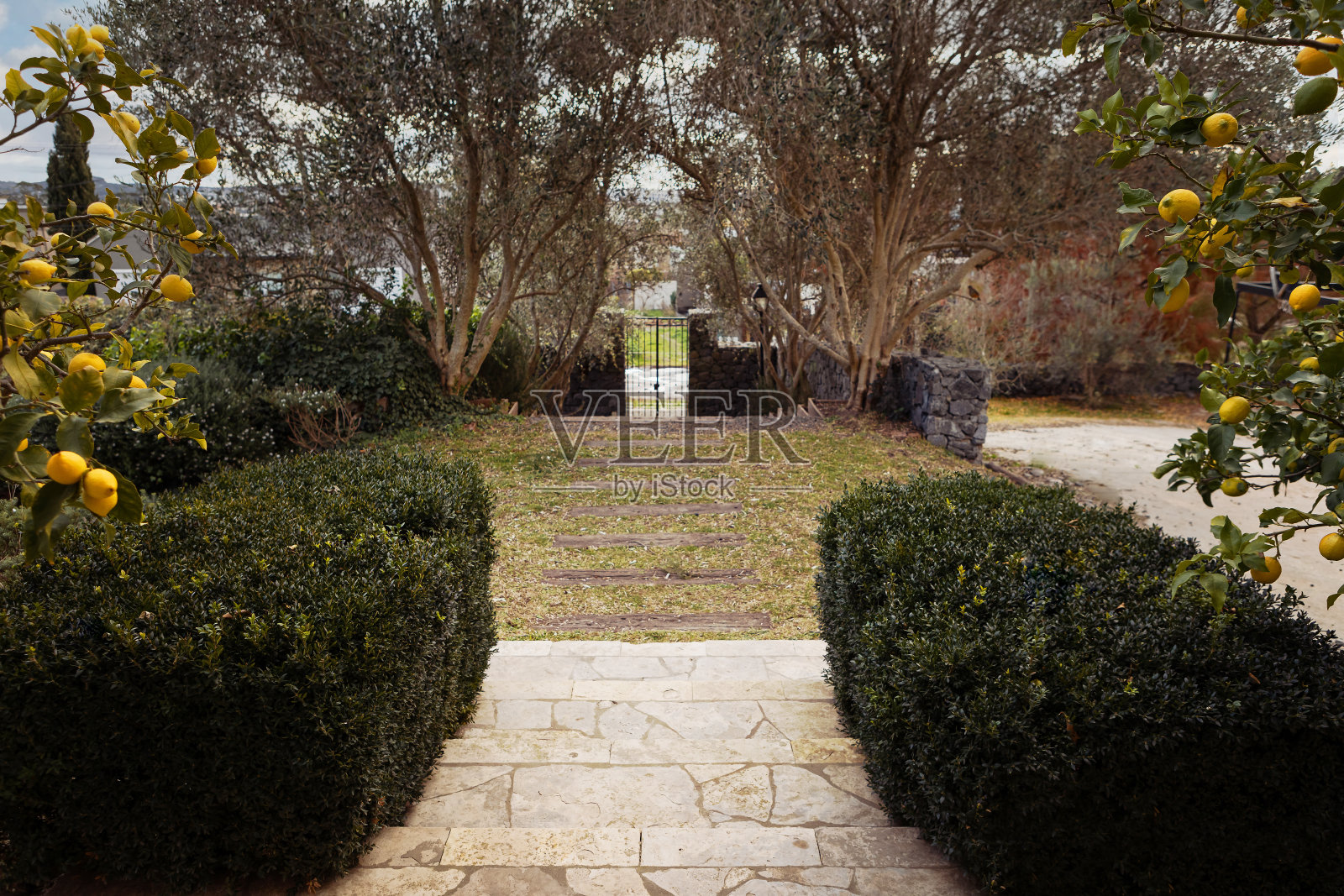 殖民时期房屋的入口楼梯照片摄影图片