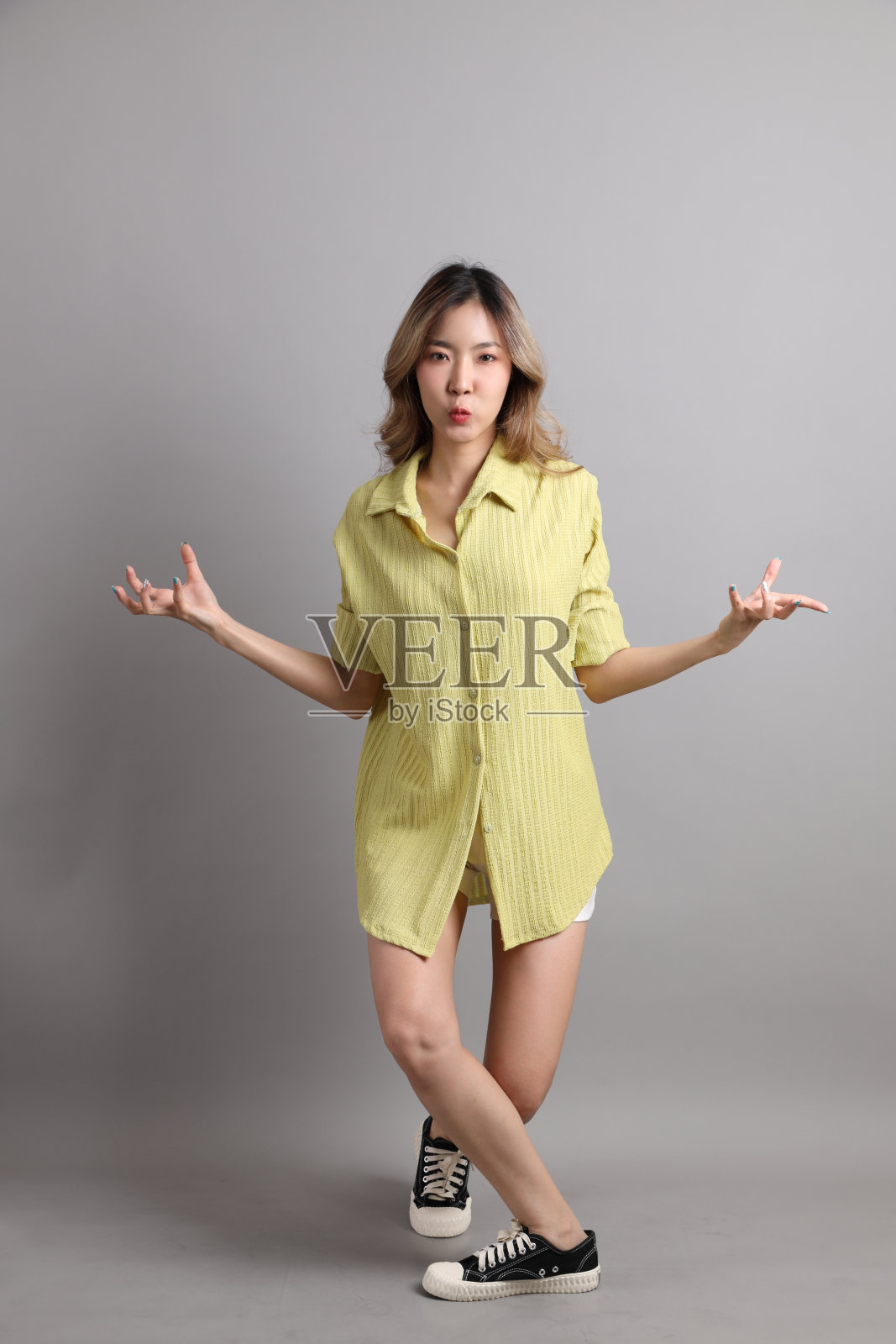 年轻女子照片摄影图片