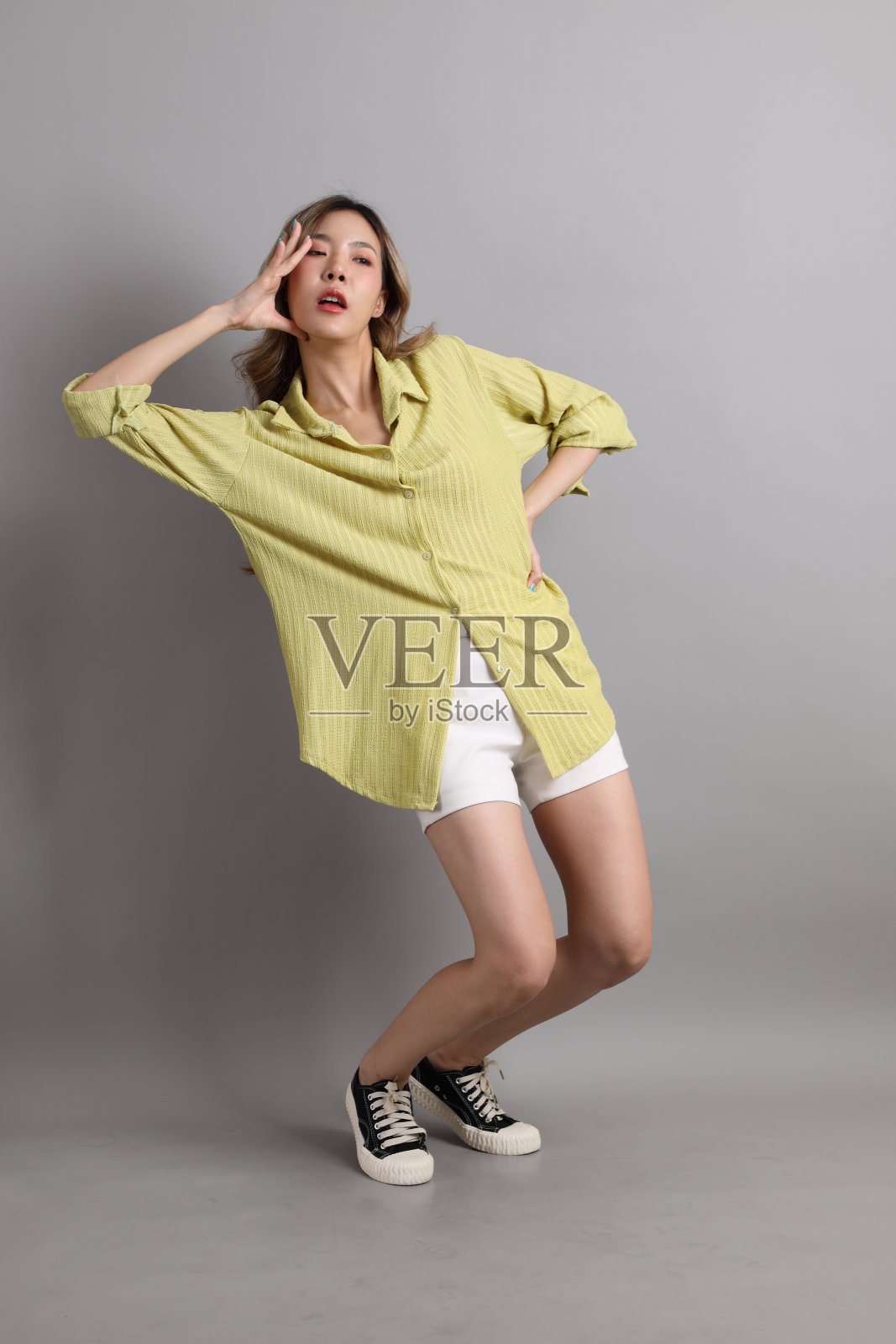 年轻女子照片摄影图片