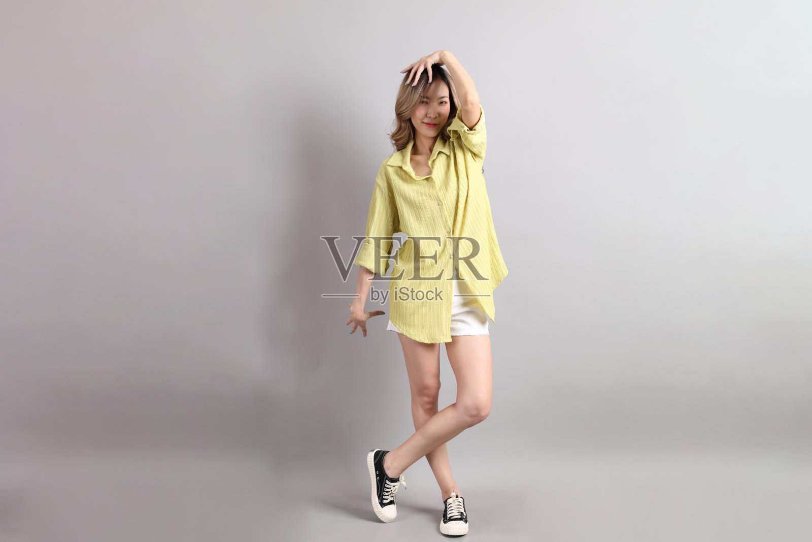 年轻女子照片摄影图片