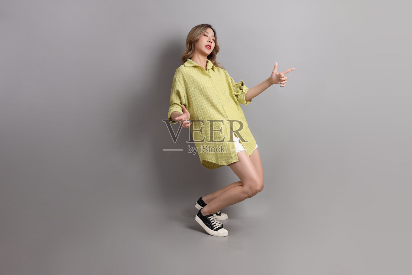 年轻女子照片摄影图片