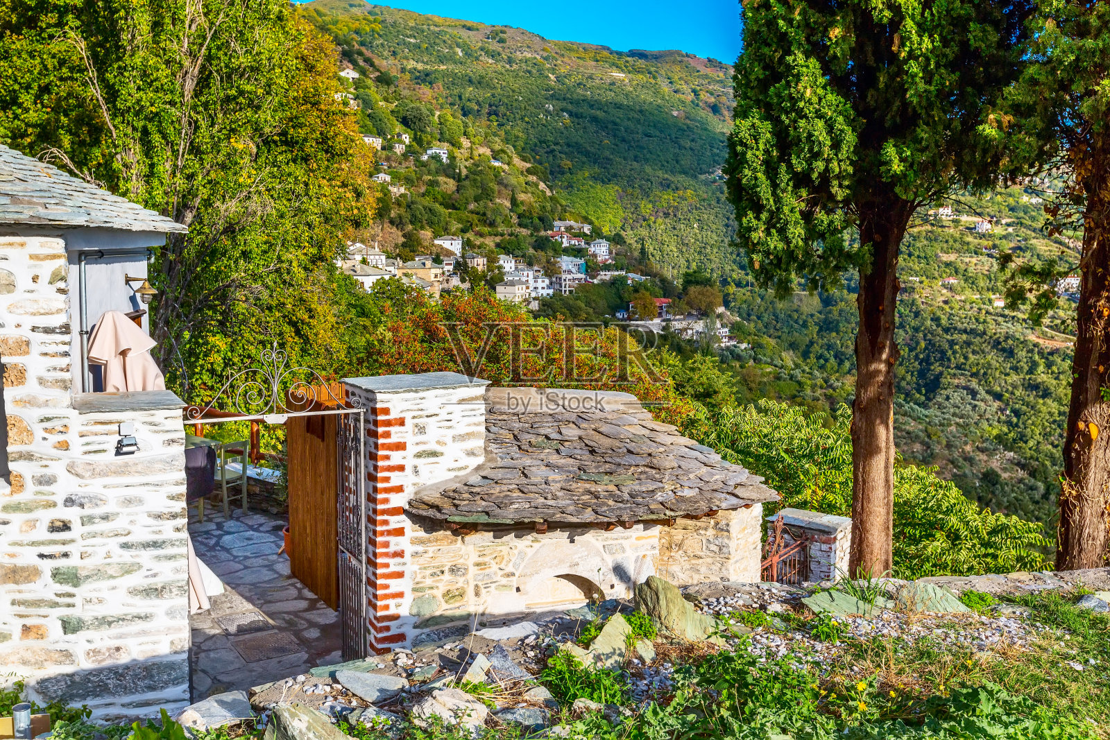 希腊佩利翁的Makrinitsa村的街景照片摄影图片