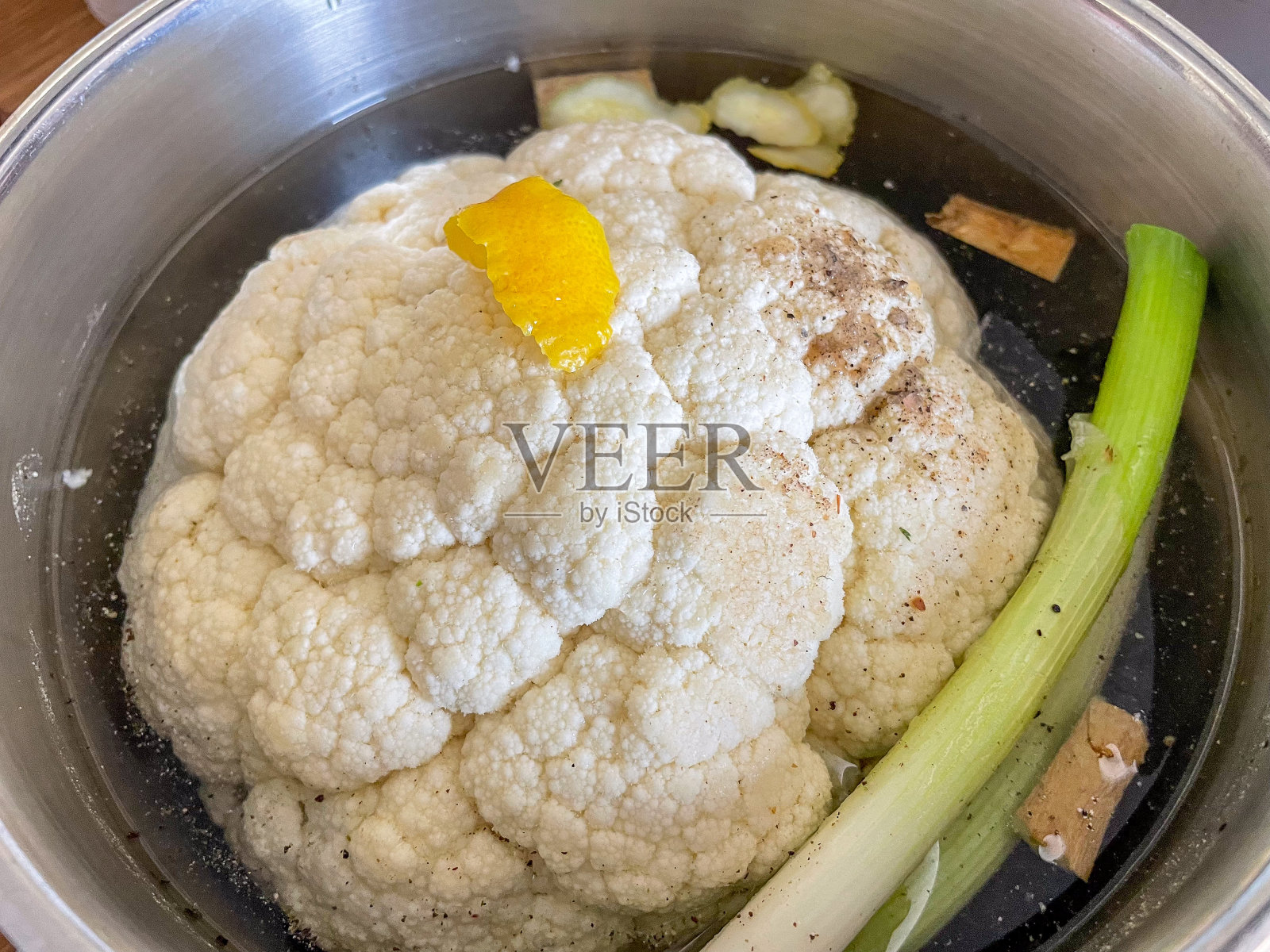 用花椰菜煲汤照片摄影图片