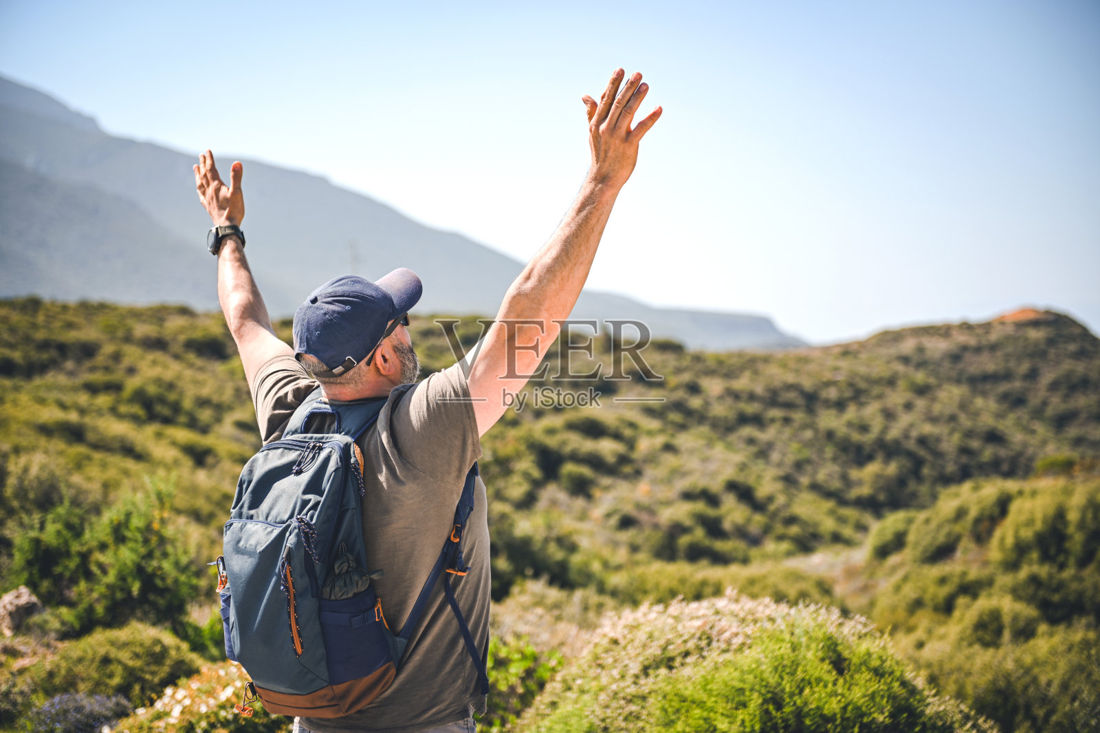 成熟的成年男子旅行者照片摄影图片