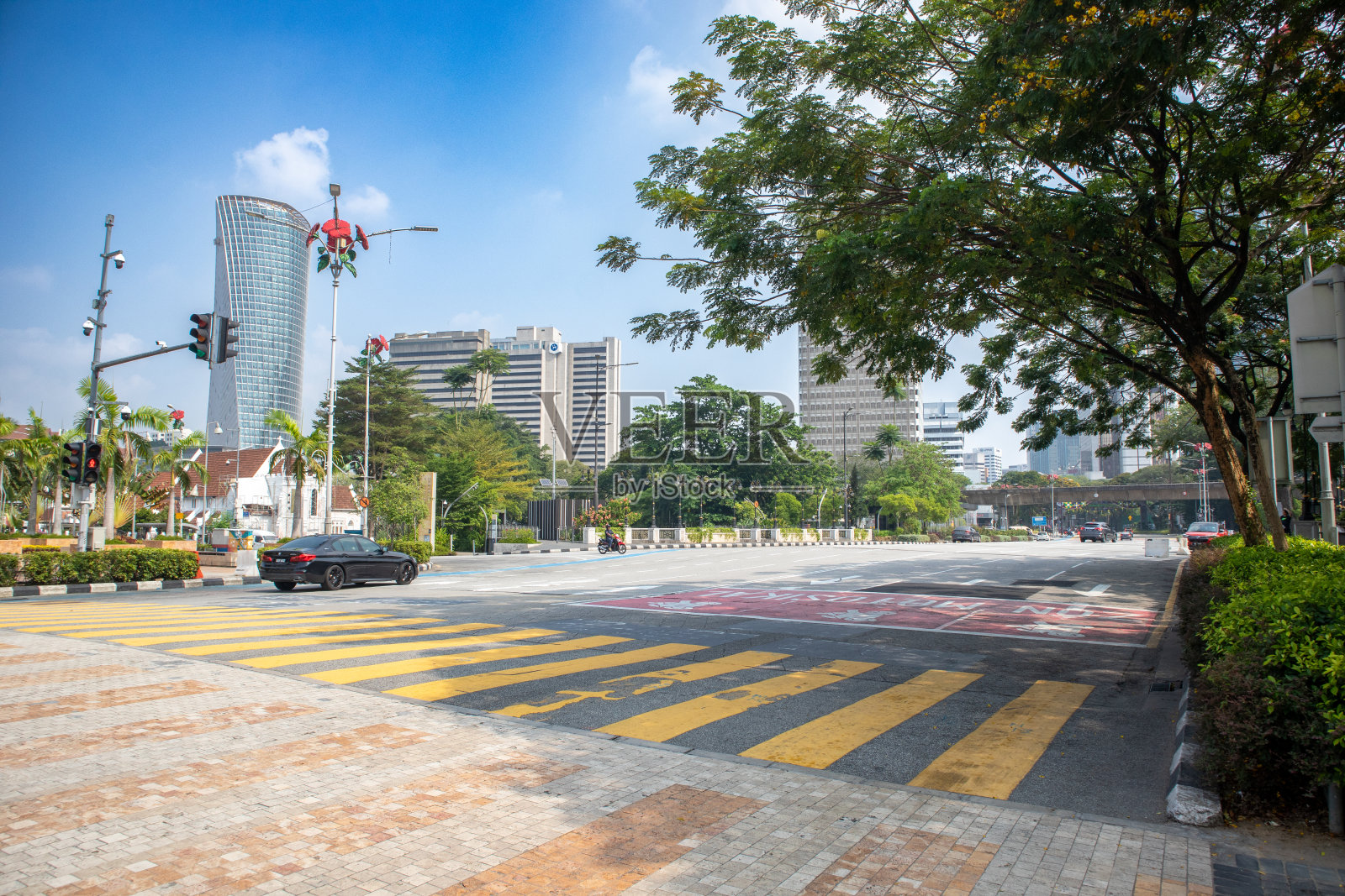 政府大楼苏丹阿卜杜勒萨马德大楼前的街道是吉隆坡最著名的历史地标之一。照片摄影图片