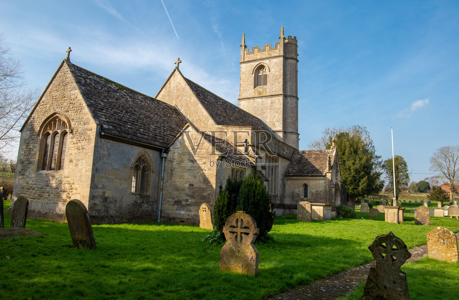 英格兰卡尔恩威尔特郡附近的圣安德鲁斯教堂。照片摄影图片