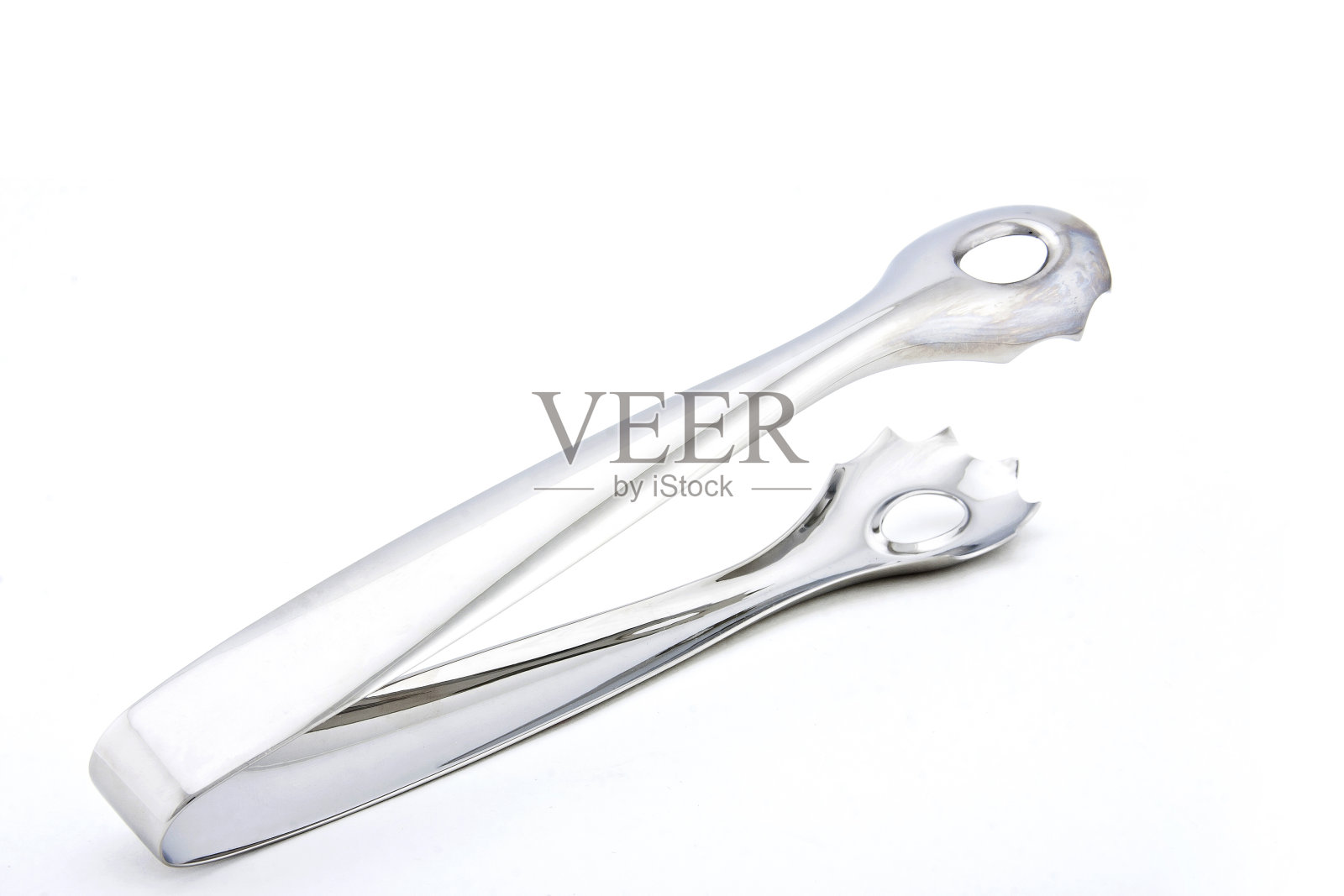 夹钳或冰夹钳被隔离在白色背景上，留出文字空间照片摄影图片