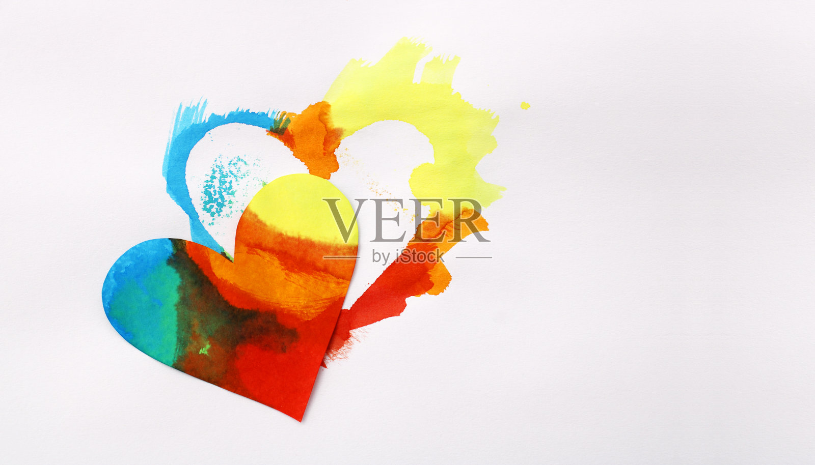 一颗跳动的心，在它的深处找到了一个完美的归宿照片摄影图片