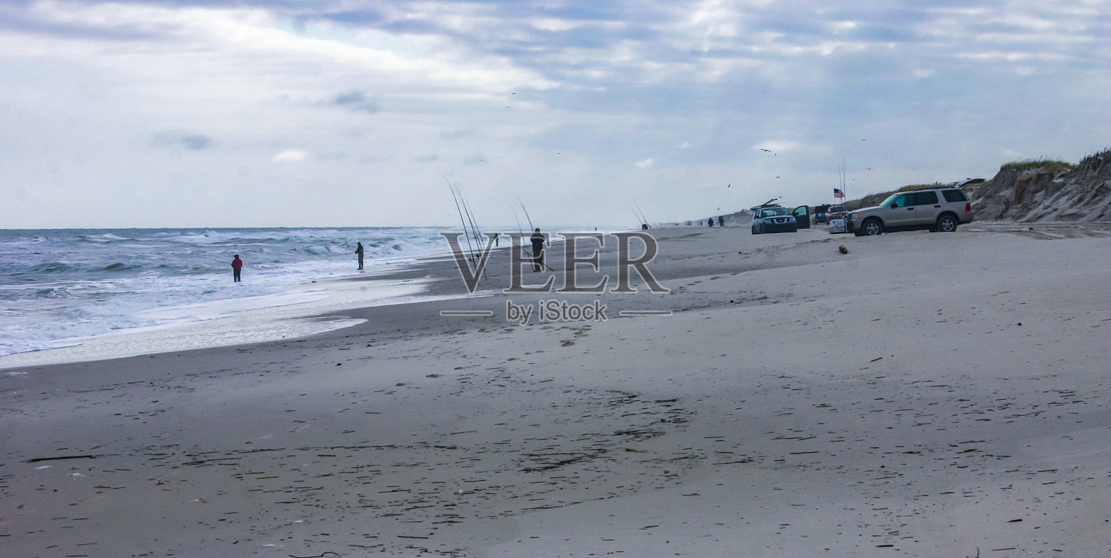 美国新泽西州大西洋沙滩上的渔民照片摄影图片