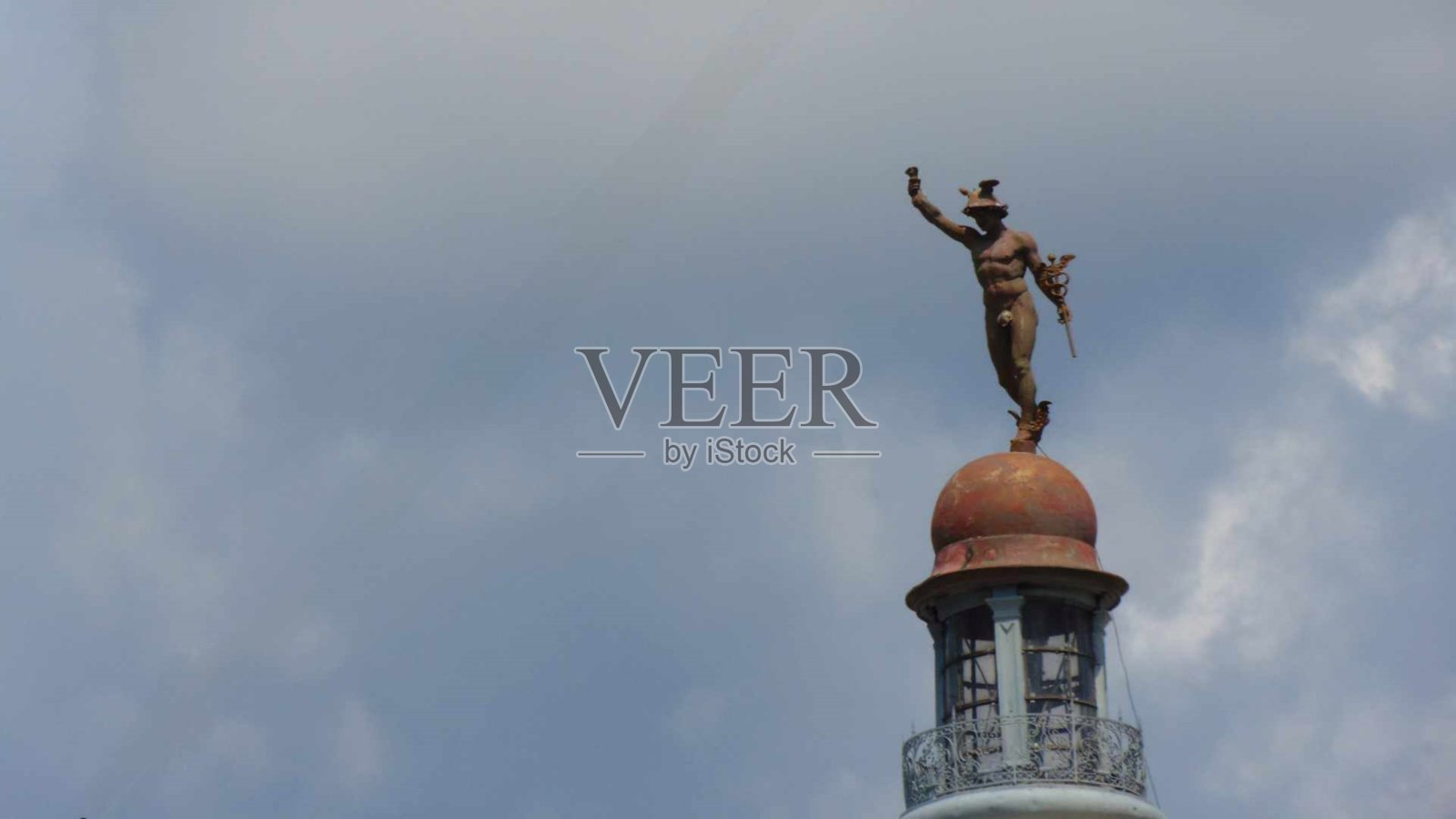 楼顶的迷你雕像照片摄影图片