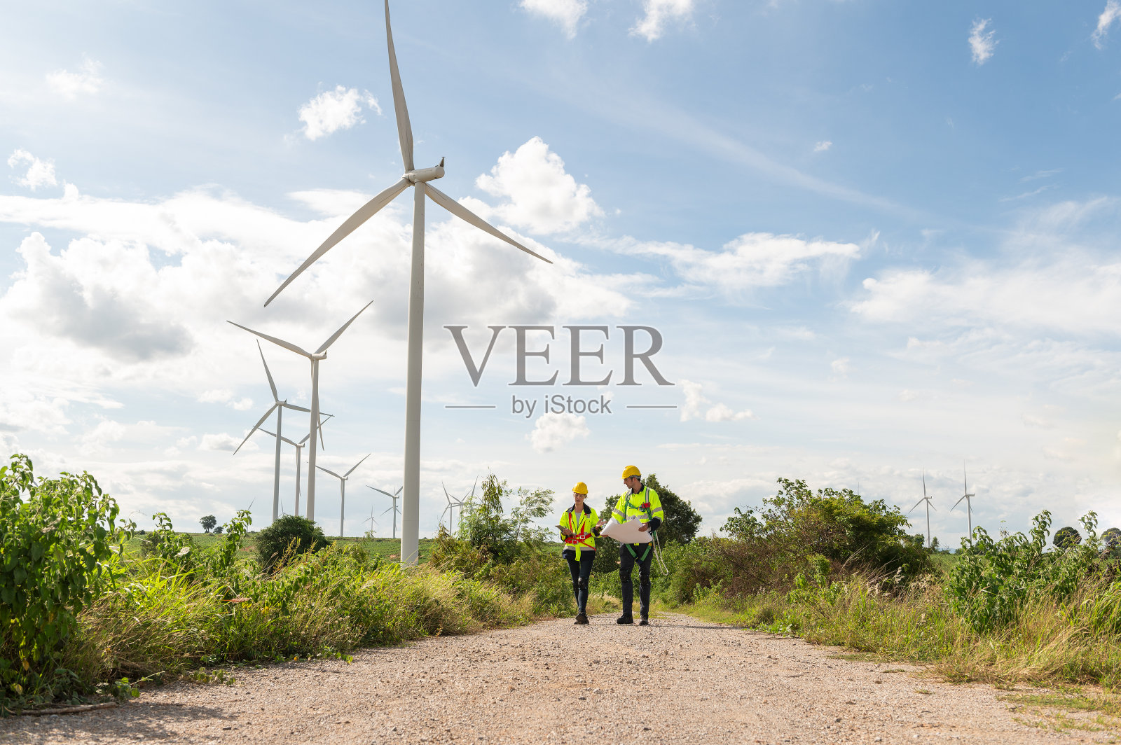 工程人员在电机领域开会，工程人员，公司工作，团队合作的概念照片摄影图片