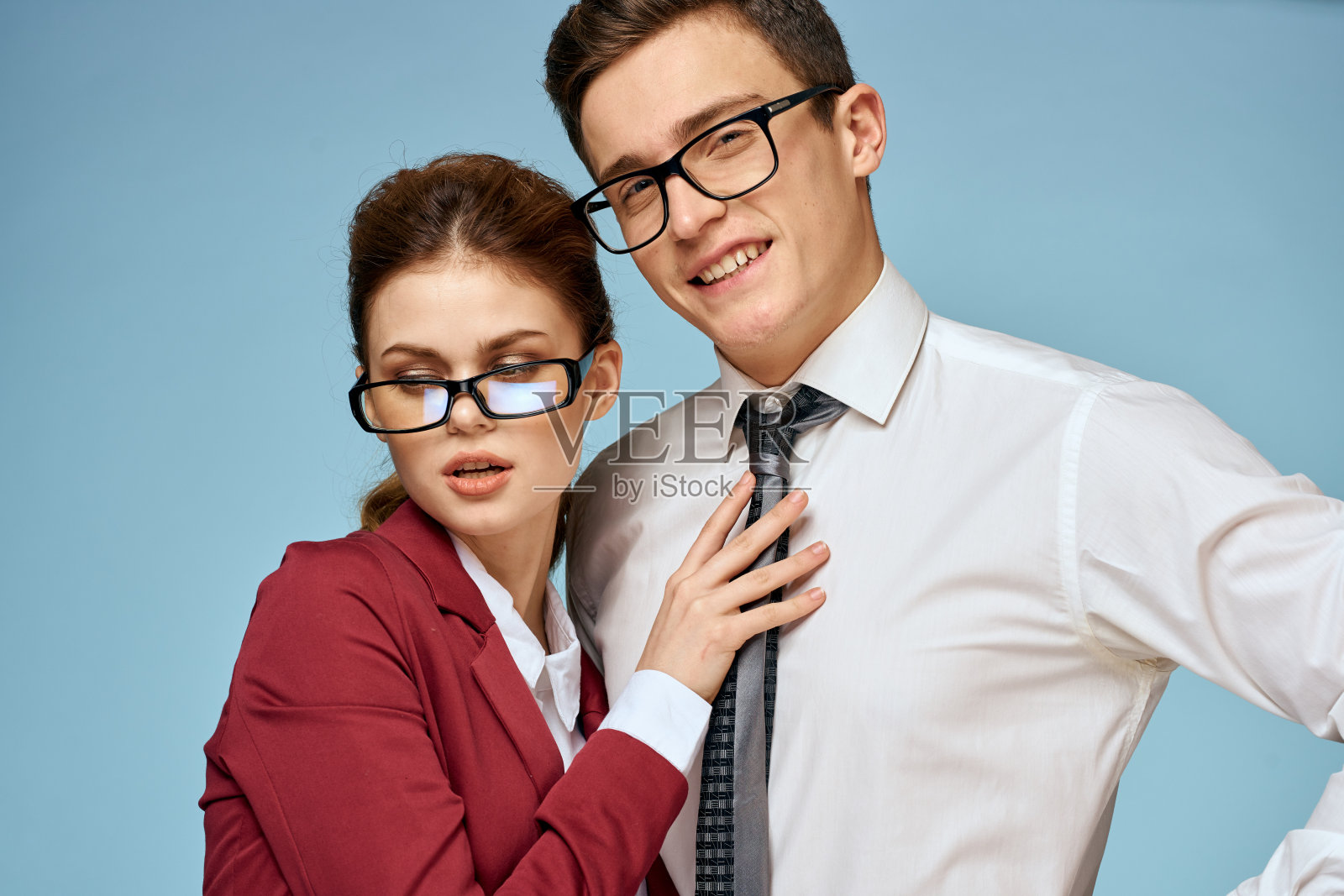 商务青年夫妇办公室官员团队办公室蓝色背景照片摄影图片