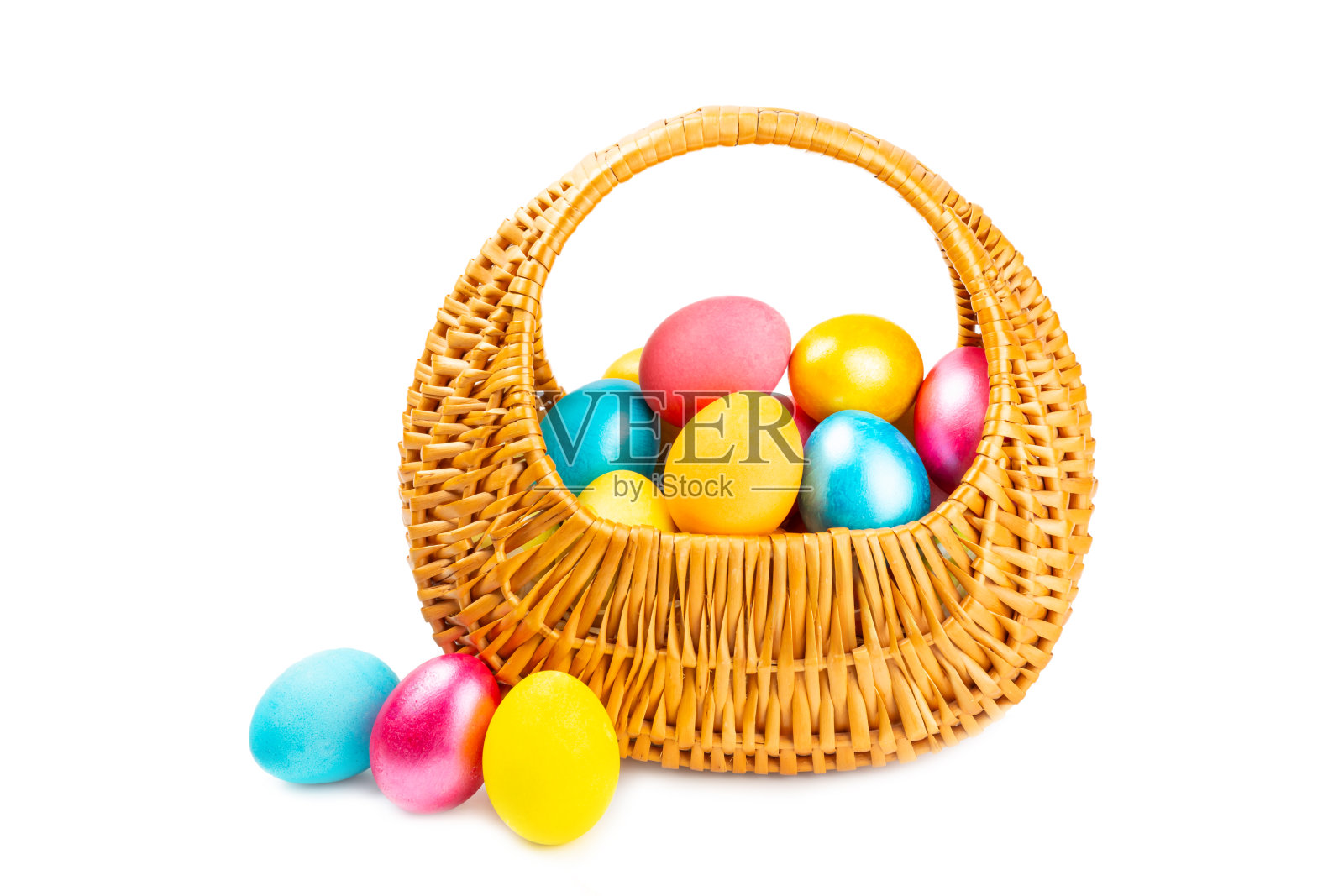 复活节彩蛋被隔离在白色的背景上。手工制作的彩色复活节彩蛋。复活节庆祝概念。照片摄影图片