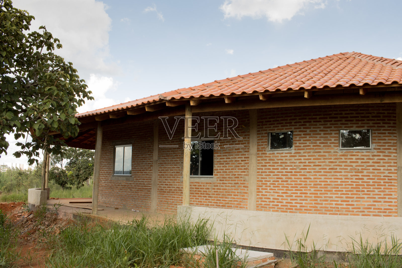 这是巴西政府为当地印第安部落建造的房屋照片摄影图片