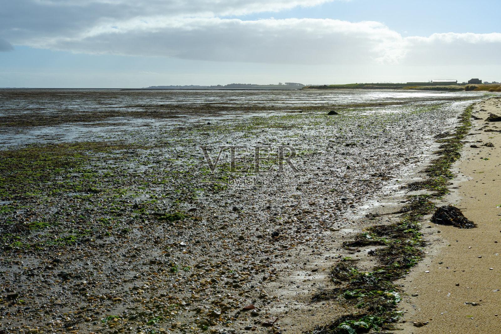德国石勒苏益格-荷尔斯泰因，北弗里斯兰岛，北海阿姆鲁姆岛上的瓦登海低潮照片摄影图片