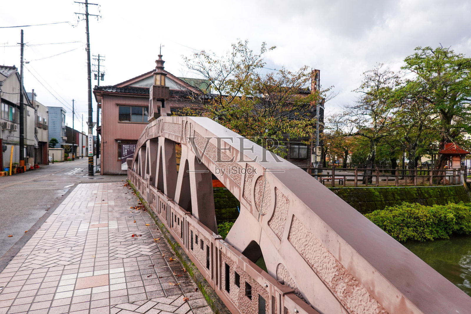 横跨米纳托河的忍者鸟服昆道路上的福古桥(富山县Himi市)照片摄影图片